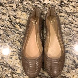 Brown/taupe flats
